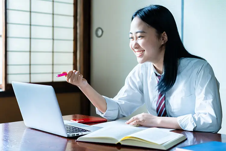難関大専門オンライン講師が「生授業」で直接指導